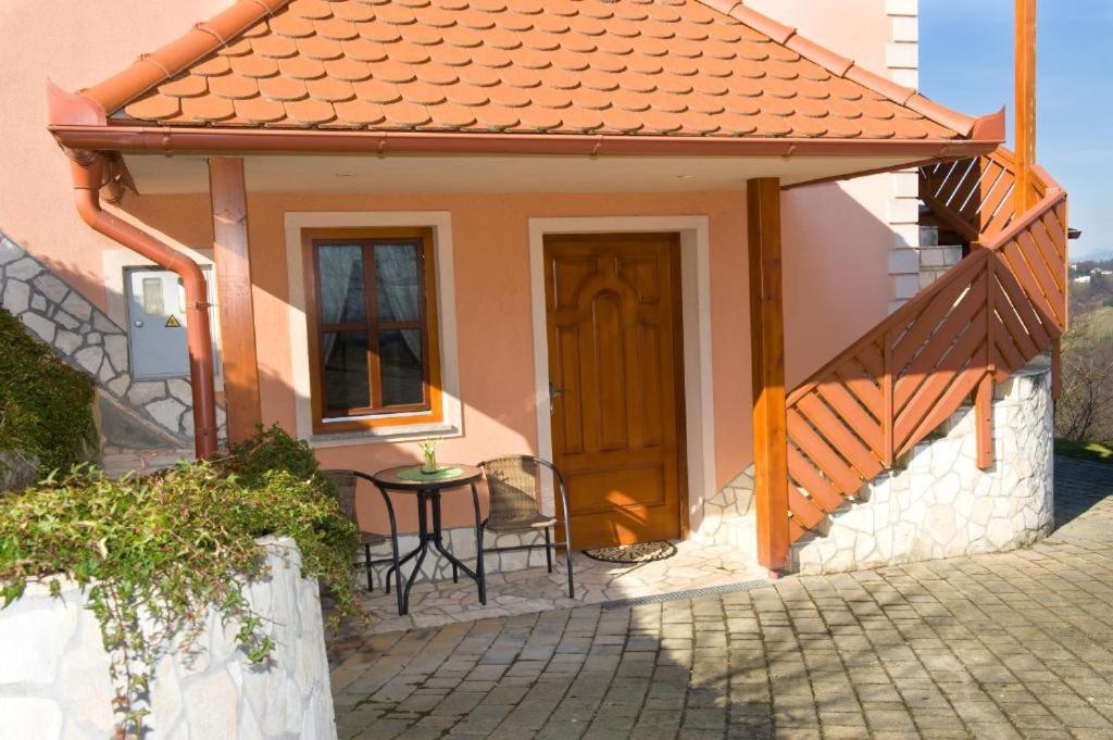 Planinca -Hisa Z Razgledom Apartman Smarje pri Jelsah Kültér fotó