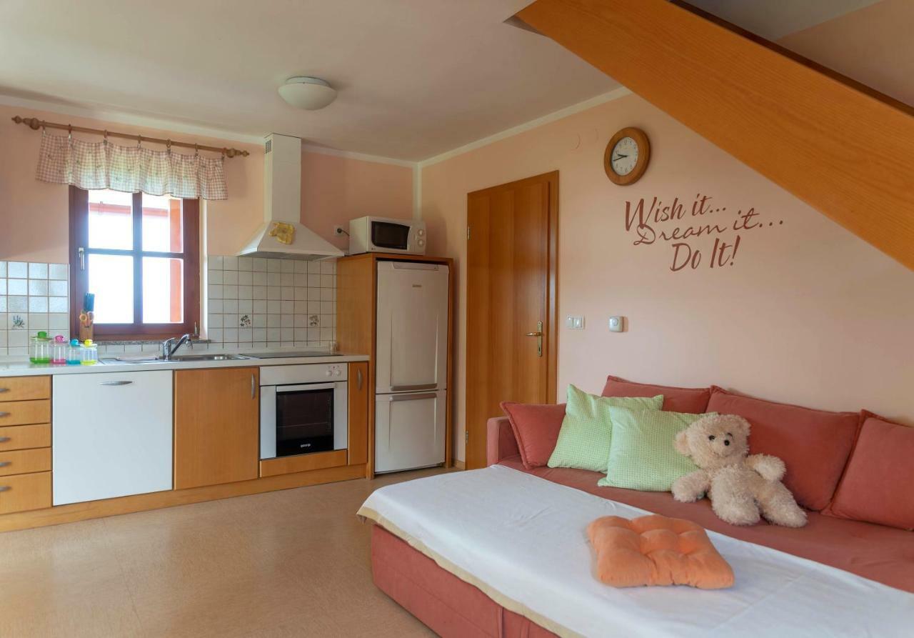 Planinca -Hisa Z Razgledom Apartman Smarje pri Jelsah Kültér fotó